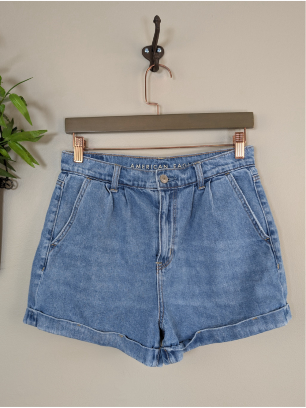 AE 4 Mom Jean Shorts High Rise Pleated Rolled Relaxed Medium Wash American Eagle - Picture 2 of 11